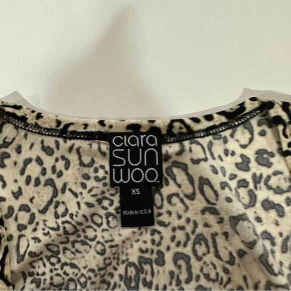 Clara Sun Wool Tan & Black Cheetah Print Faux‎ Wrap Top Size XS - Picture 5 of 8